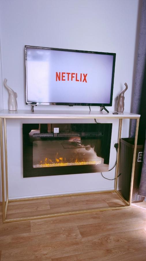 T-I-G-H The Coziest Place Wifi & Netflix Near Roundhay Βίλα Λιντς Εξωτερικό φωτογραφία