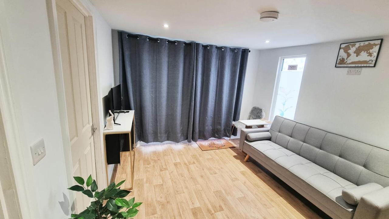 T-I-G-H The Coziest Place Wifi & Netflix Near Roundhay Βίλα Λιντς Εξωτερικό φωτογραφία